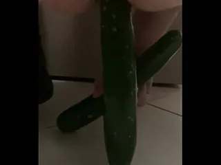 Thumbnail: Ménage quente com dois safados e o passivo bem rabudão