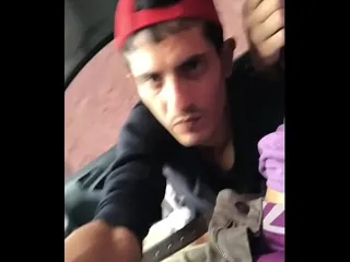 Thumbnail: Vizinho safado desce a rabeta e goza no pau duro