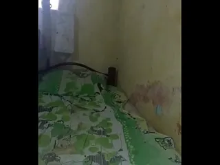 Thumbnail: Vizinho safado invade apê e rola gangbang quente