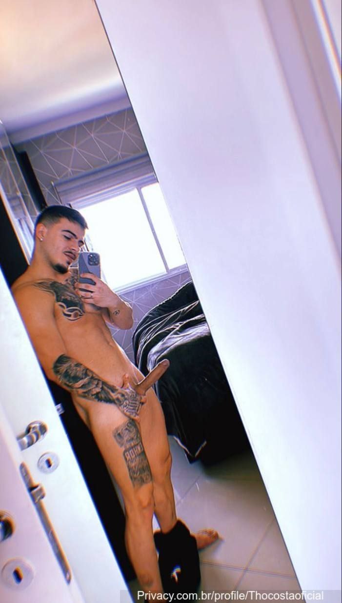 50 Fotos de Thomaz Costa pelado