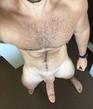Matteus Amaral pelado mostrando seu pênis enorme